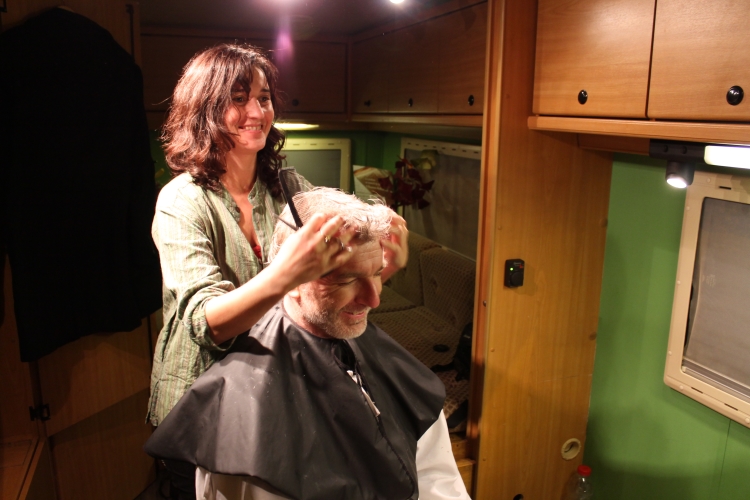 coiffure itinérante Toulouse Sud Est 31450 : Entretien d'une coupe Homme dans le salon de coiffure à Montbrun Lauragais